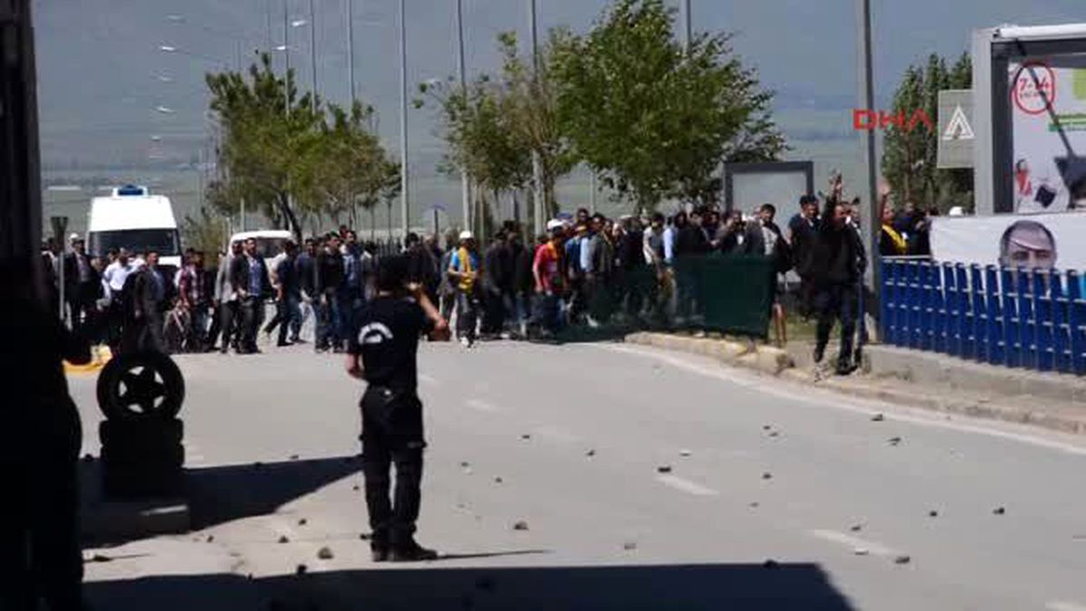 Erzurum? da Hdp Mitingi Öncesi Olaylar Çıktı