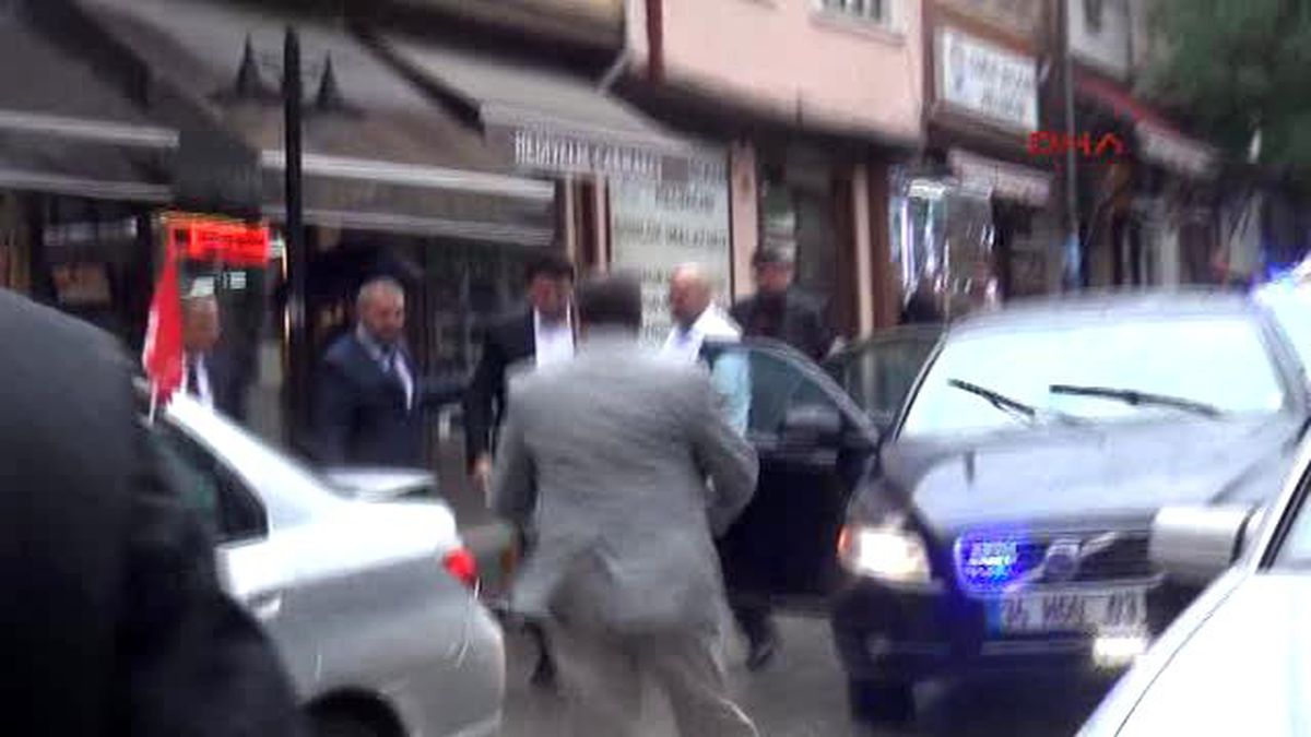 Eskişehir DP Genel Başkanı Uysal: Türkiye\'de Cumhurbaşkanlığı Koltuğu da Başbakanlık Koltuğu da Boş