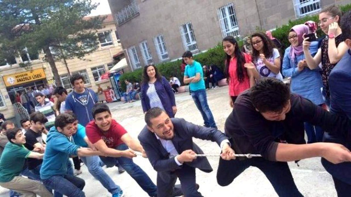 Gizligider ve Açıkgöz, Seçim Stresini Öğrencilerle Birlikte Attı