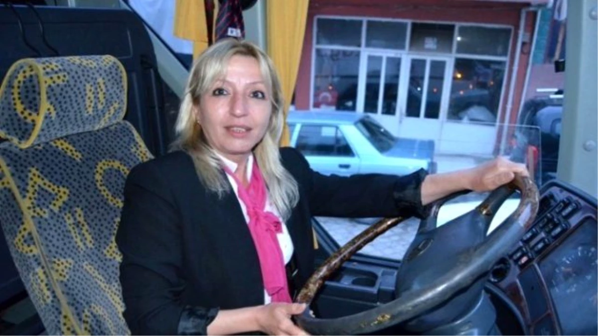 Kadın Vekil Adayı Otobüsün Direksiyonuna Geçti