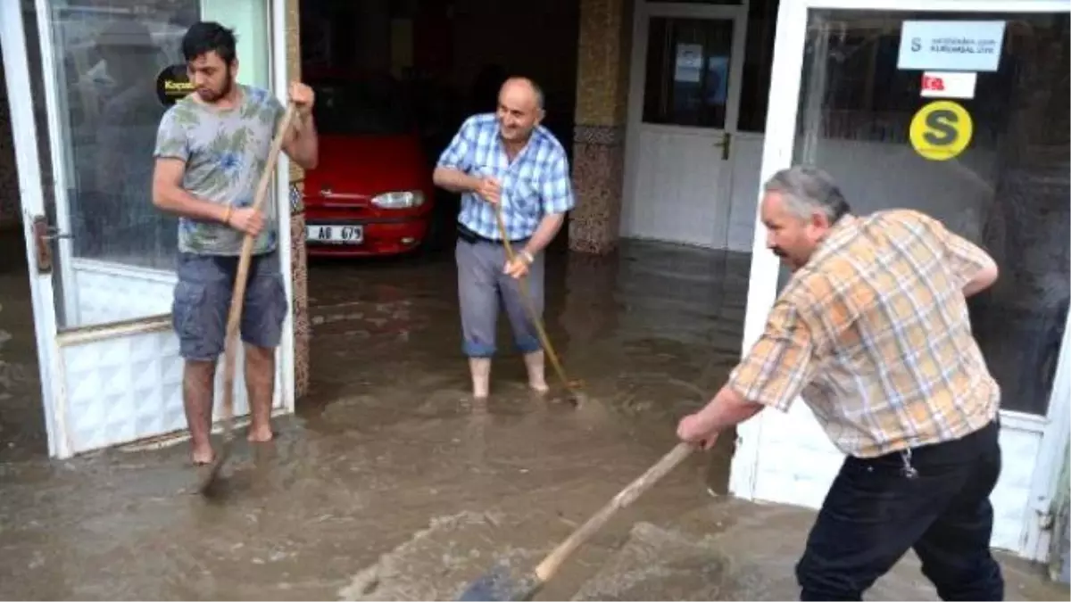 Karabük\'te Yağmur Su Baskınlarına Yol Açtı