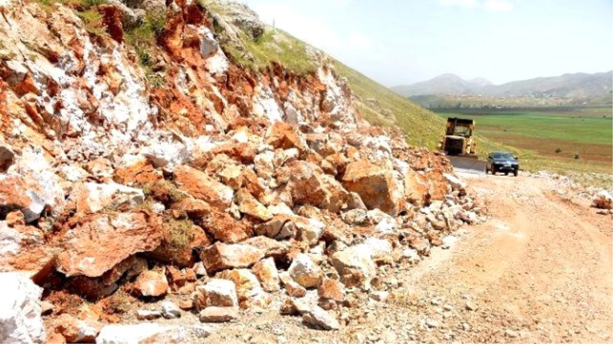 Kurucuova Mahallesi\'nde Yol Çalışması Yapılıyor