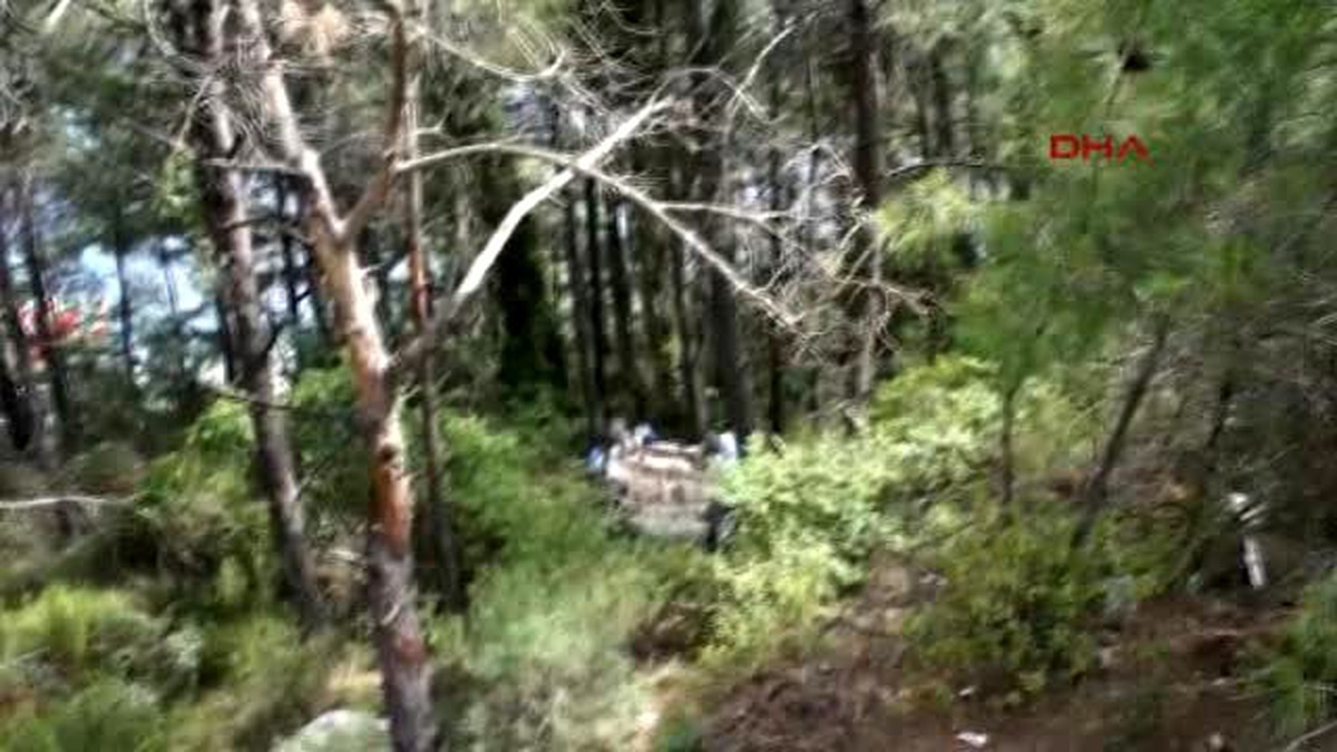 Marmaris Otomobil Şarampole Yuvarlandı: 2 Yaralı