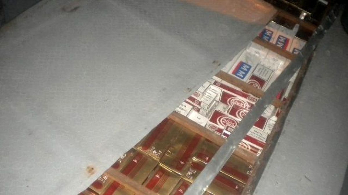 Minibüsün Zulasında 5 Bin Paket Kaçak Sigara Ele Geçti