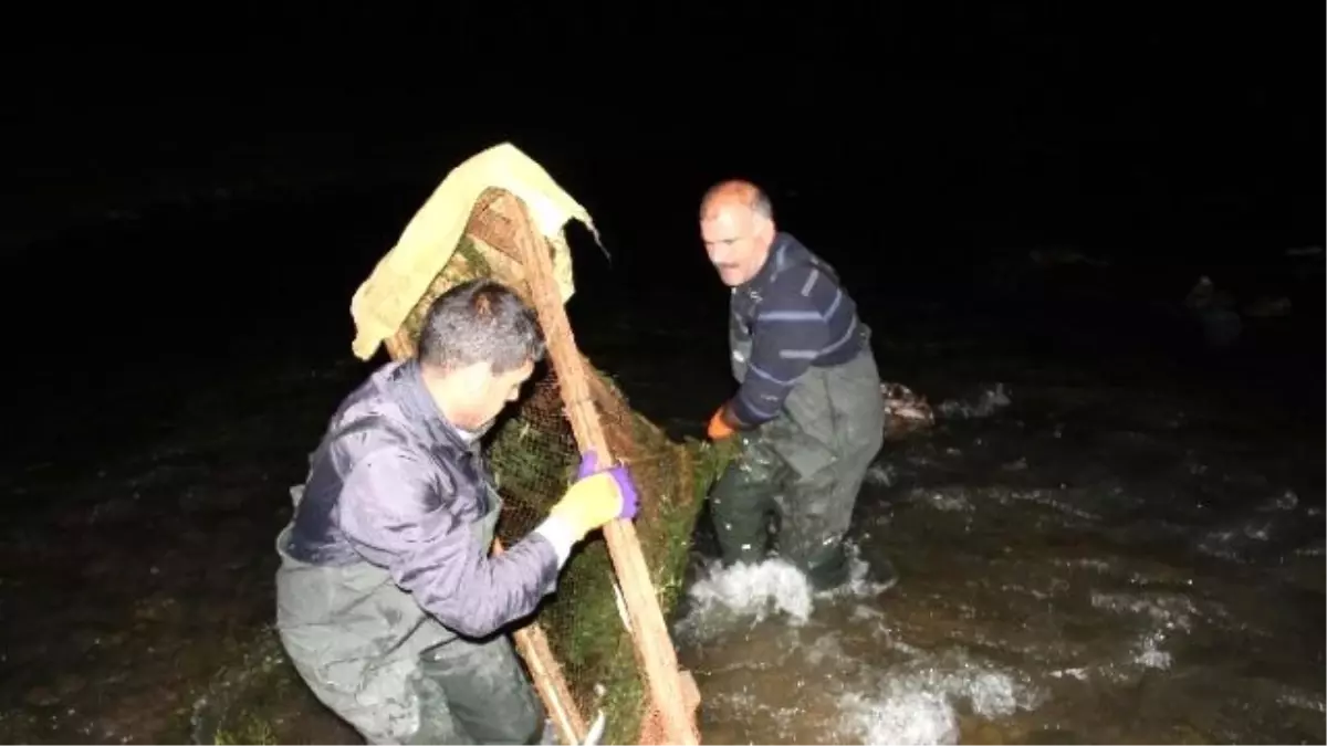 Polislerin Balık Nöbeti