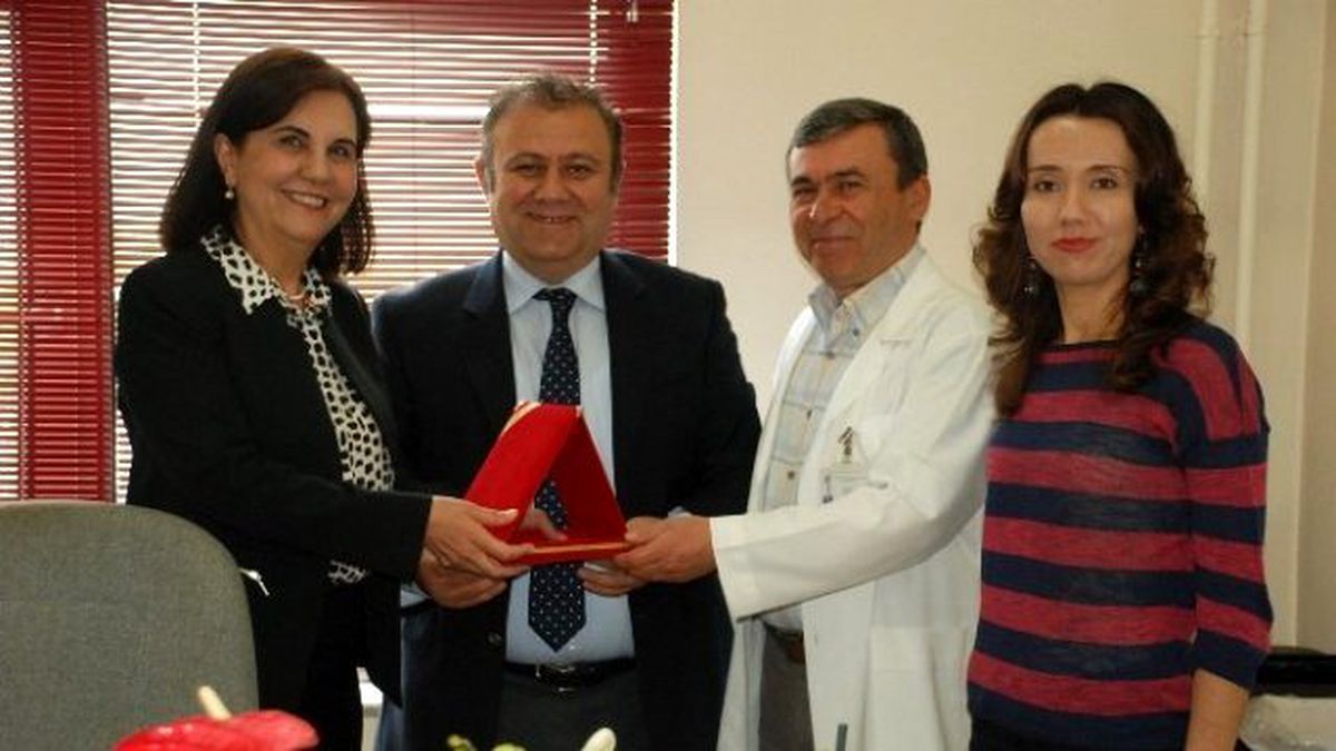 Prof. Dr. Usluer, Profesör Olan Asistanını Kutladı