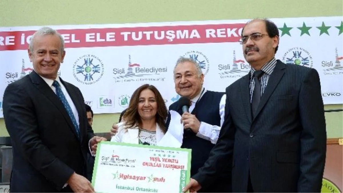 Şişli\'de "Çevre İçın Çocuklar El Ele Tutuşma" Rekoru Kırdı