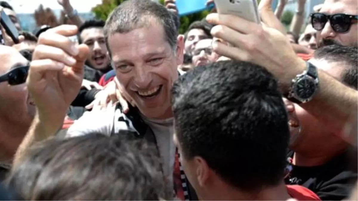 Slaven Bilic Alkışlarla ve Omuzlarda Uğurlandı