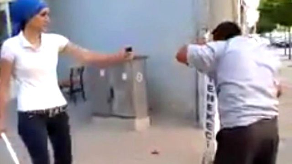 Tacizcisini Sopayla Dövdü, Sosyal Medyada Paylaştı