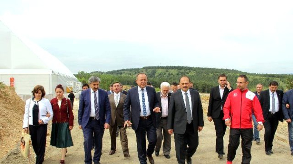 Tahsin Babaş, Spor Salonunu İnceledi
