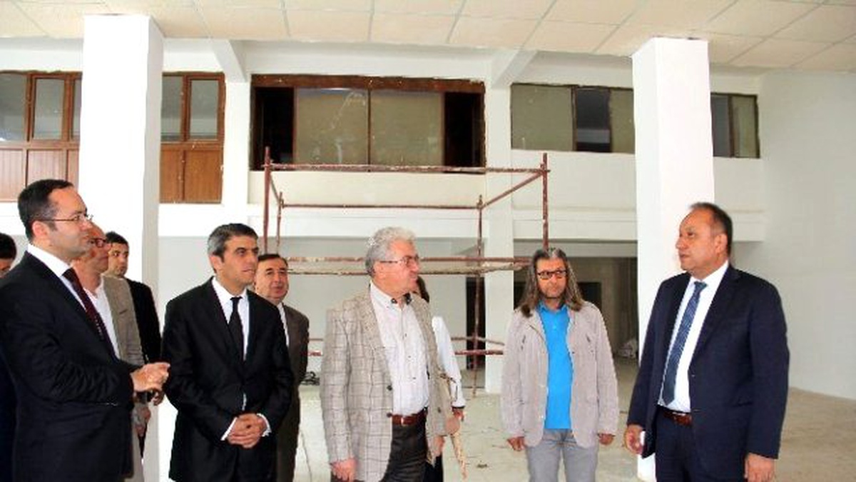 Tahsin Babaş, Yaşlı Bakım Hizmeti ile Sosyal Market\'te İncelemede Bulundu