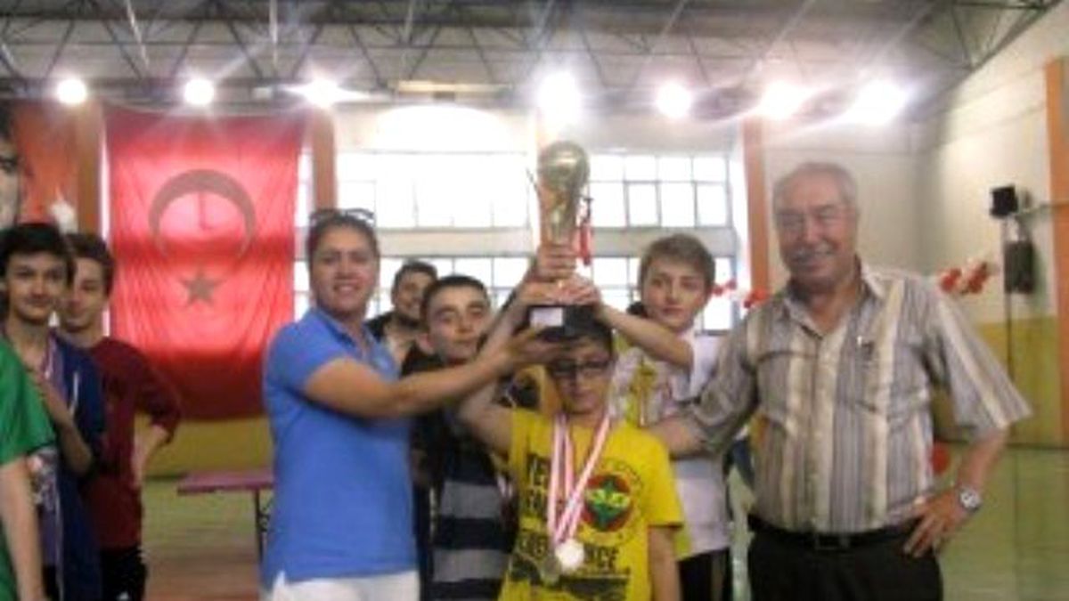 Ulus\'ta Masa Tenisi Kursları Devam Ediyor