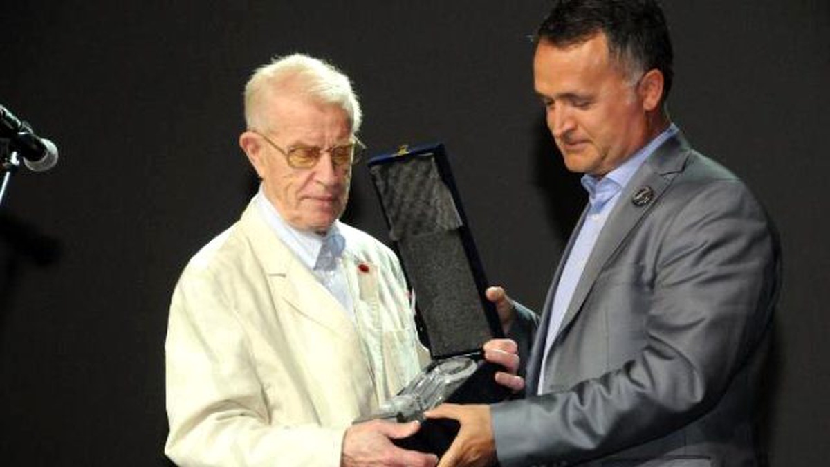 Yeni Türkü, Moskova\'da Nazım Hikmet İçin Söyledi