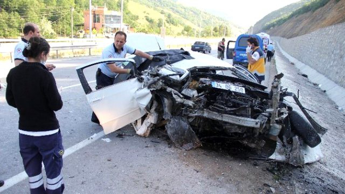 9 Yaşındaki Kız Düğüne Giderken Kazada Öldü