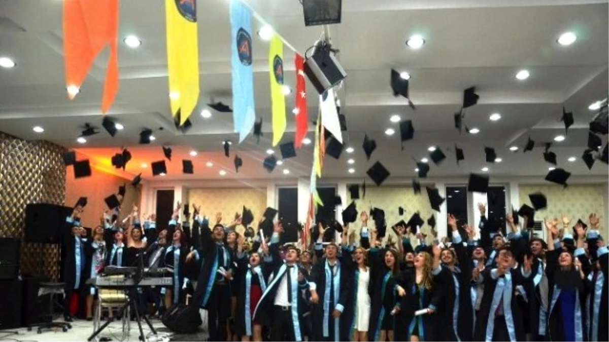 Akdeniz Üniversitesi (Aü) Elmalı Myo\'da Mezuniyet Töreni