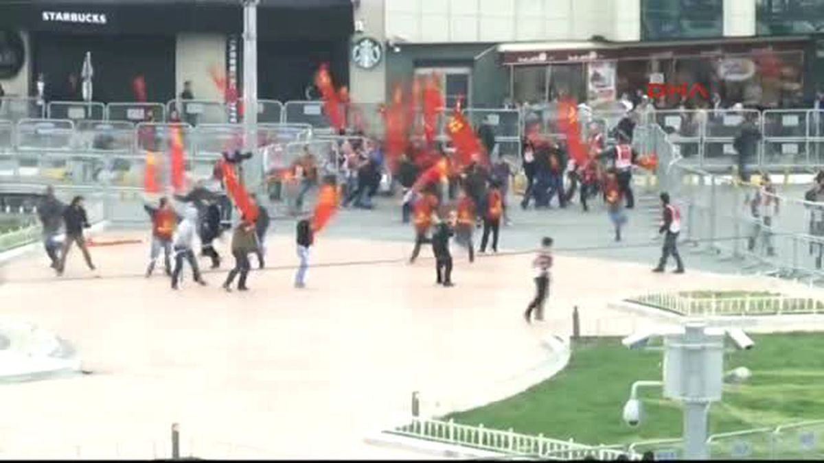 Arşiv-2-Taksim\'e Koşarak Giren Komünist Partililere 11 Yıla Kadar Hapis İstemi