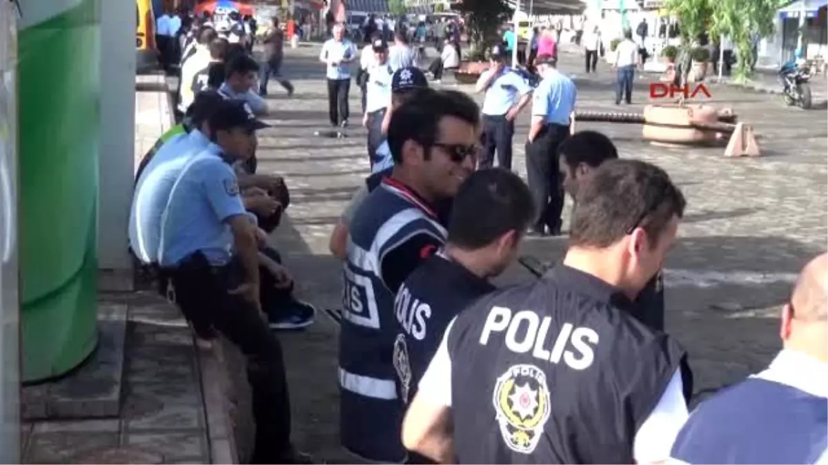 Artvin Hopa\'da Kadir Topbaş Protestosuna Polis Müdahalesi