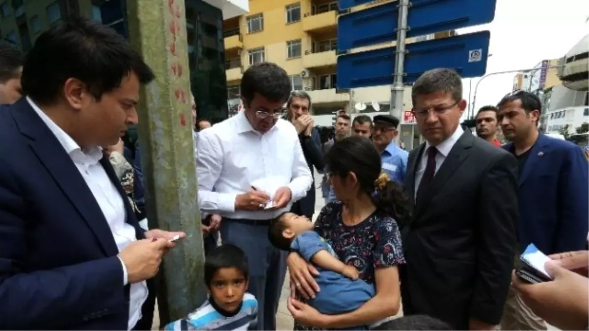 Bakan Zeybekci\'den 3 Çocuklu Aileye Yardım