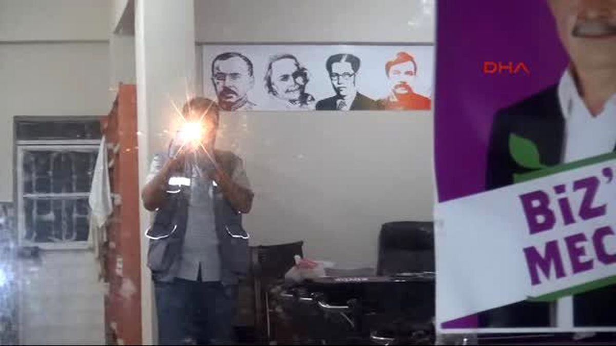 Bursa\'da Hdp Seçim Bürosuna Taşlı Saldırı