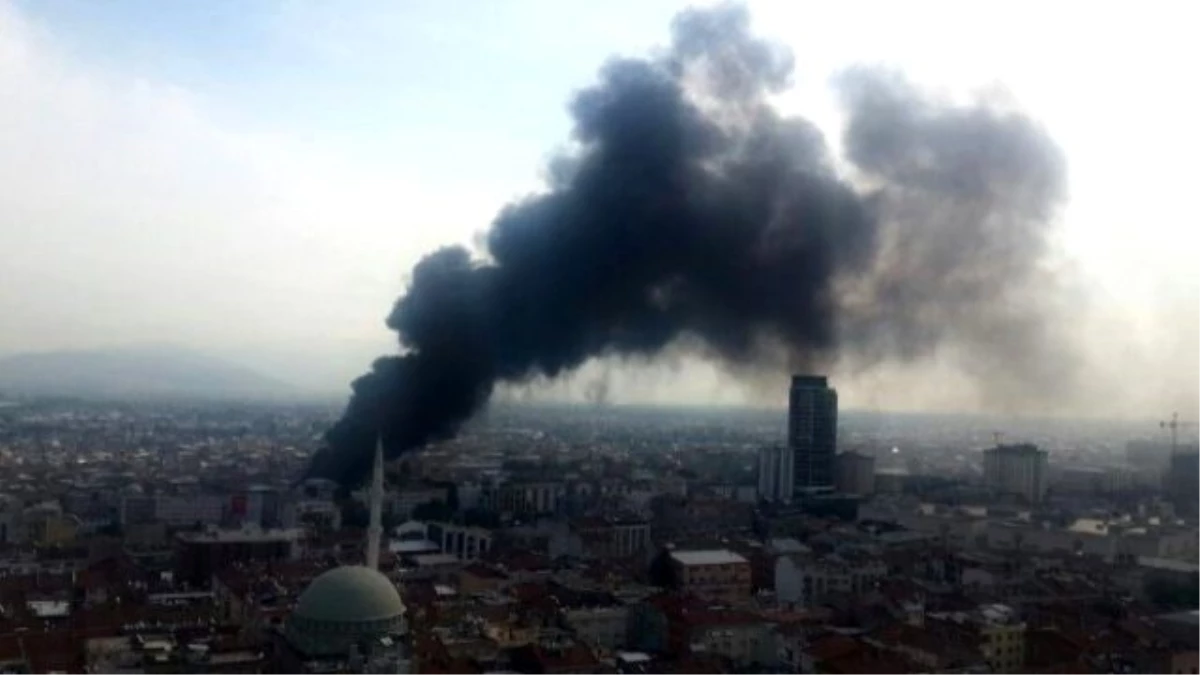 Bursa\'da Kauçuk Deposunda Korkutan Yangın