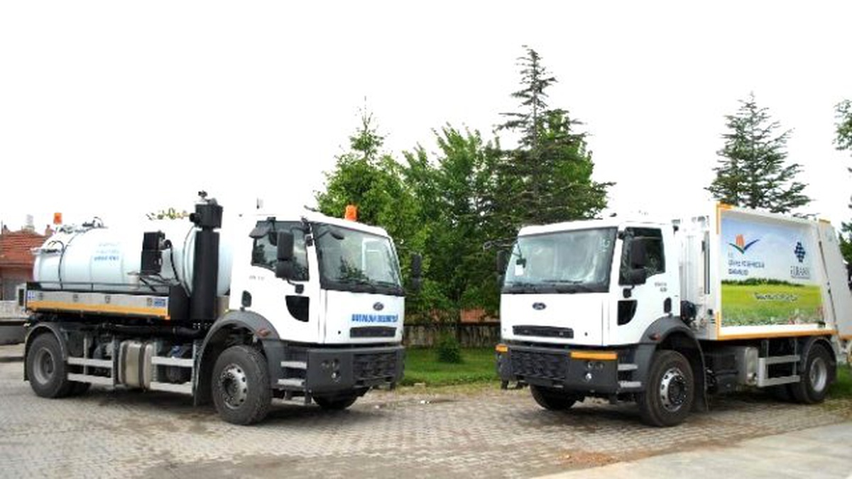 Çevre ve Şehircilik Bakanlığı\'ndan Bolvadin Belediyesine Çöp Kamyonu Hibe Edildi