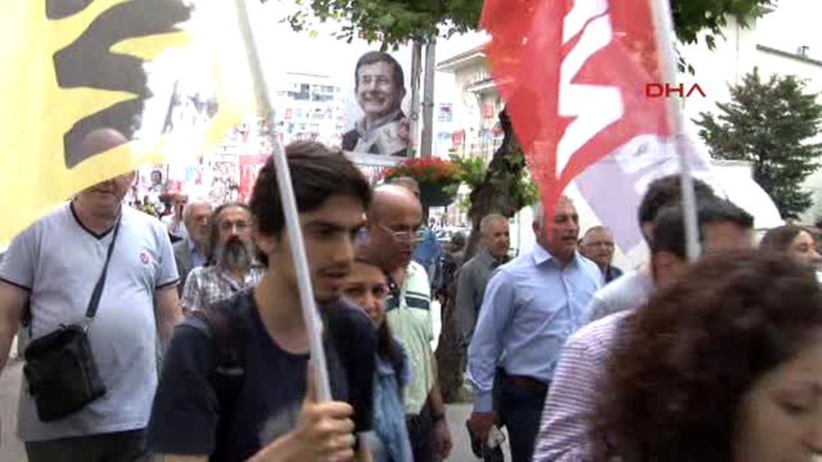 Cumhuriyet Gazetesi\'ne Destek Yürüyüşü