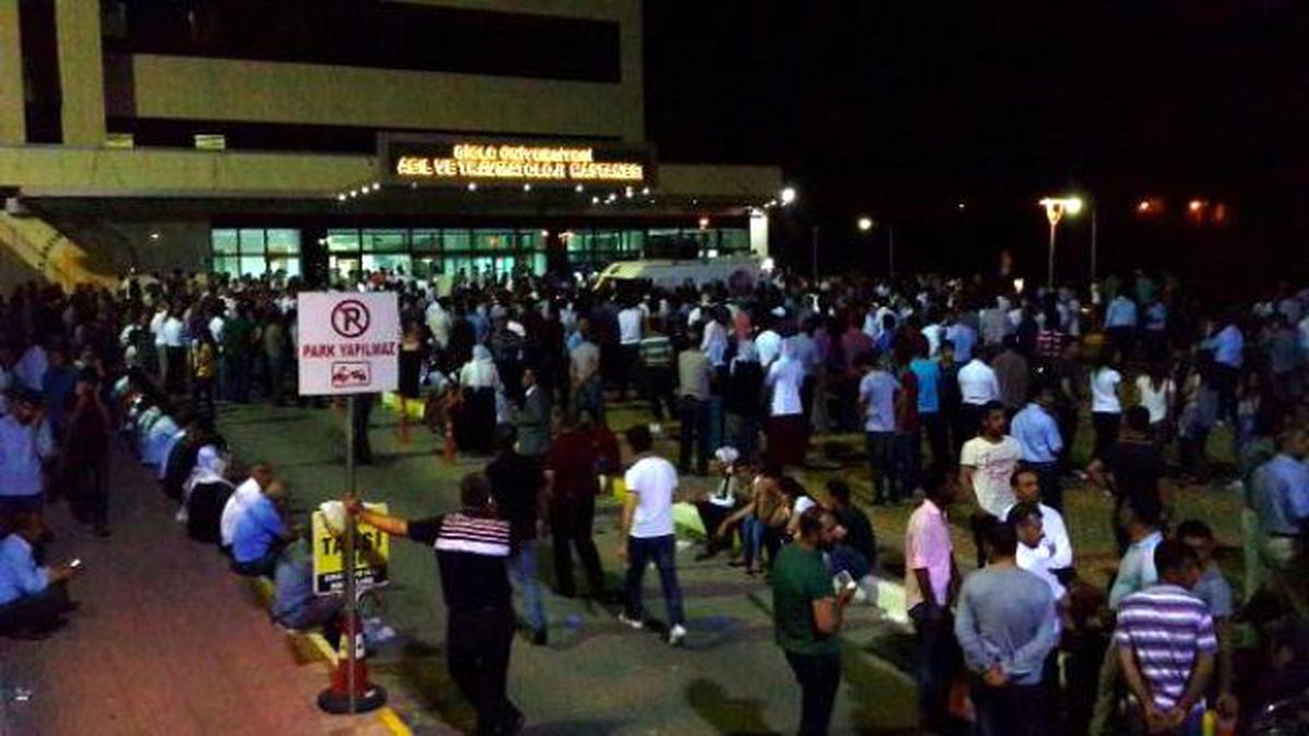 Diyarbakır\'da Hdp Mitinginde Patlama: 2 Ölü, 90 Yaralı (7)