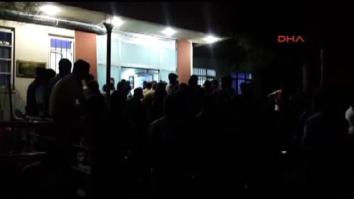 Diyarbakır\'da Hdp Mitinginde Patlama 2 Ölü, 90 Yaralı