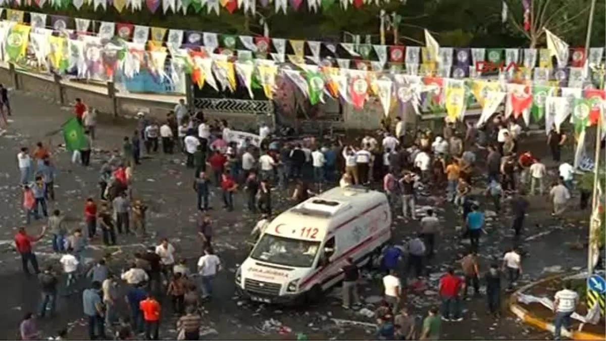 Diyarbakır Hdp\'nin Diyarbakır\'da Miting Yaptığı Alandaki Trafoda Patlama Yaralılar Var-12