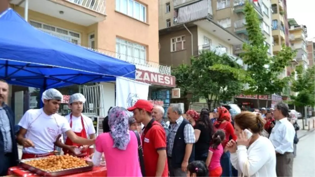 Eczane Teknikerlerinden Lokma Hayrı