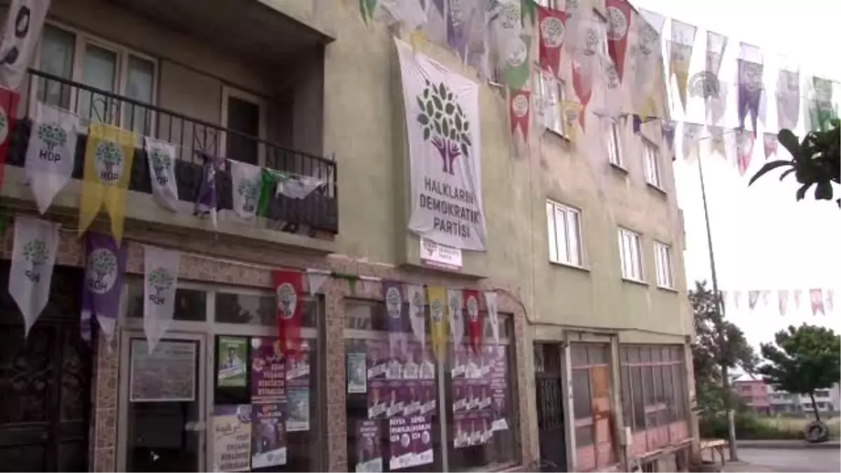 Hdp Seçim İrtibat Bürosuna Taşlı Saldırı İddiası