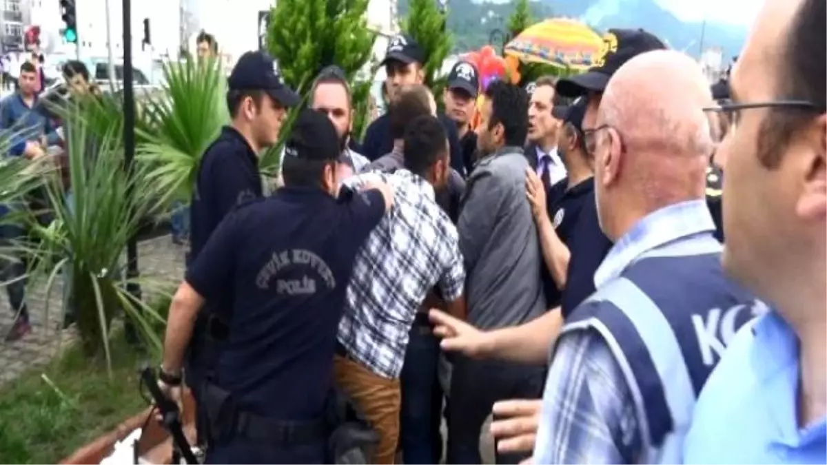 Hopa\'da Kadir Topbaş Protestosuna Polis Müdahalesi