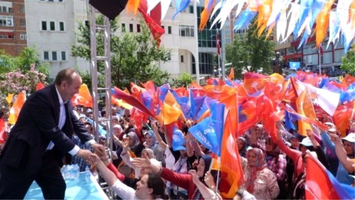 İstanbul Büyükşehir Belediye Başkanı Kadir Topbaş Hemşehrileri ile Mitingde Buluştu