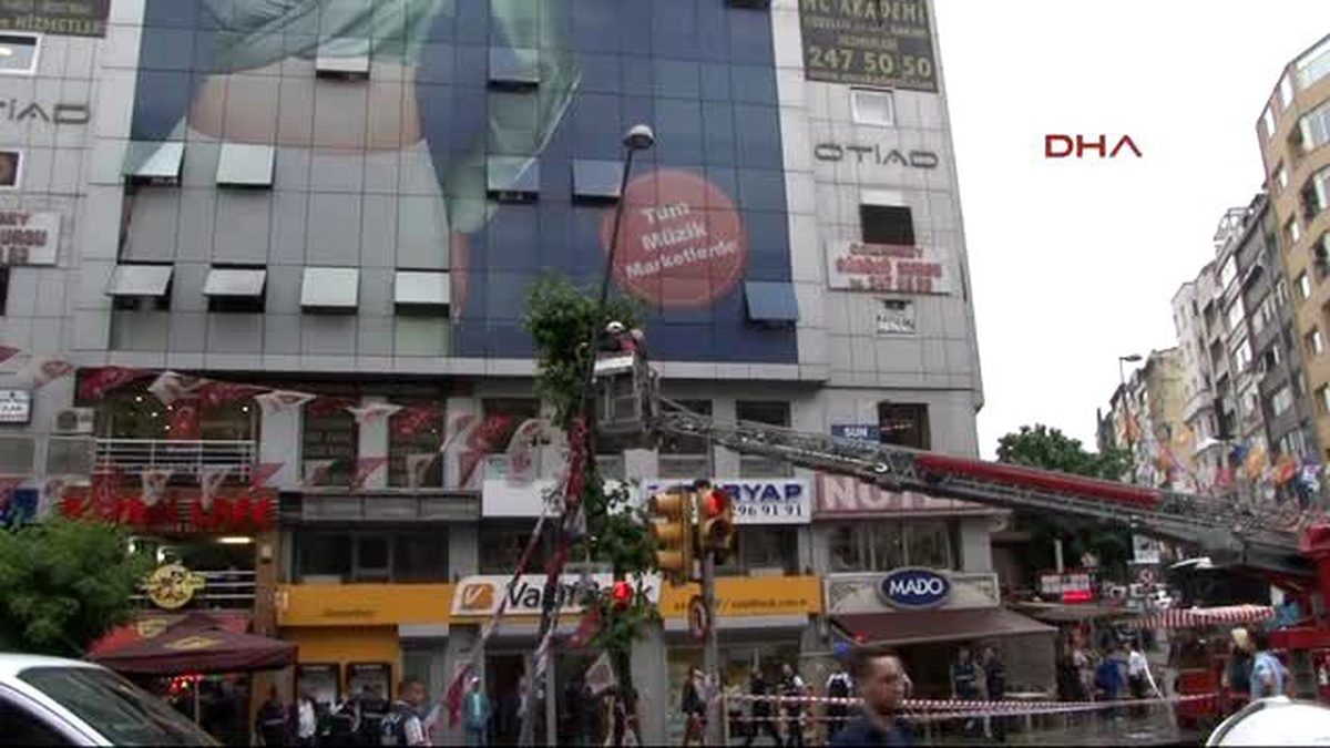 İstanbul\'da Yağış Hayatı Olumsuz Etkiledi