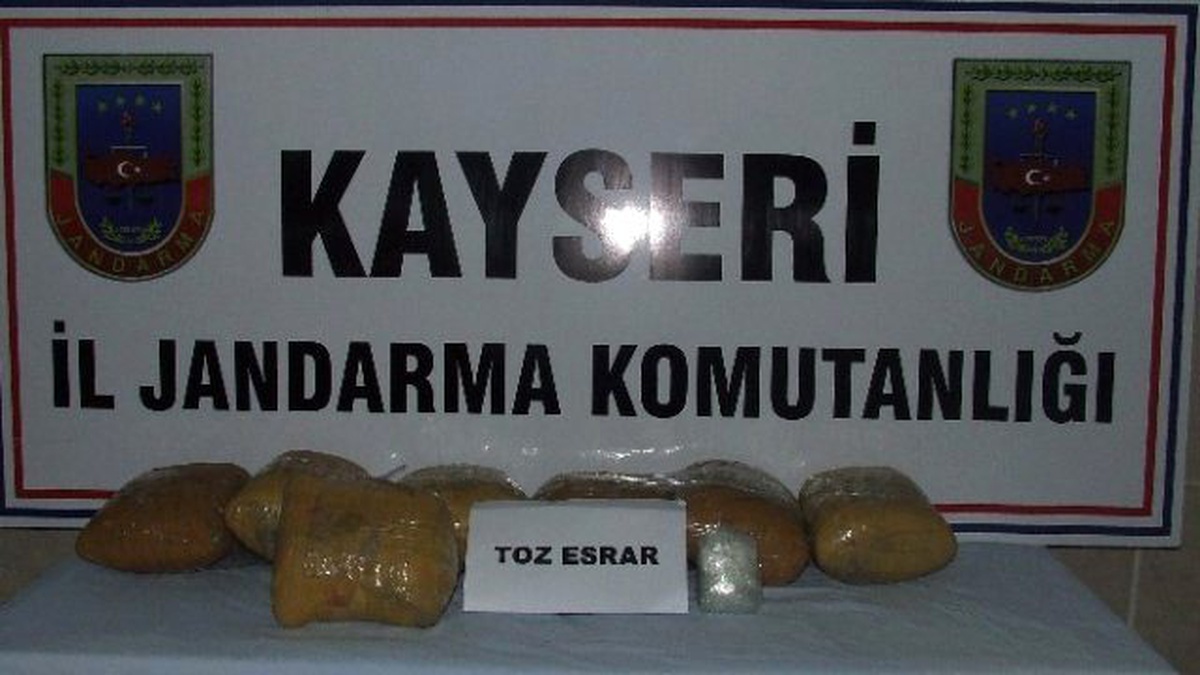 Jandarma 10 Kilo Toz Esrar Ele Geçirdi