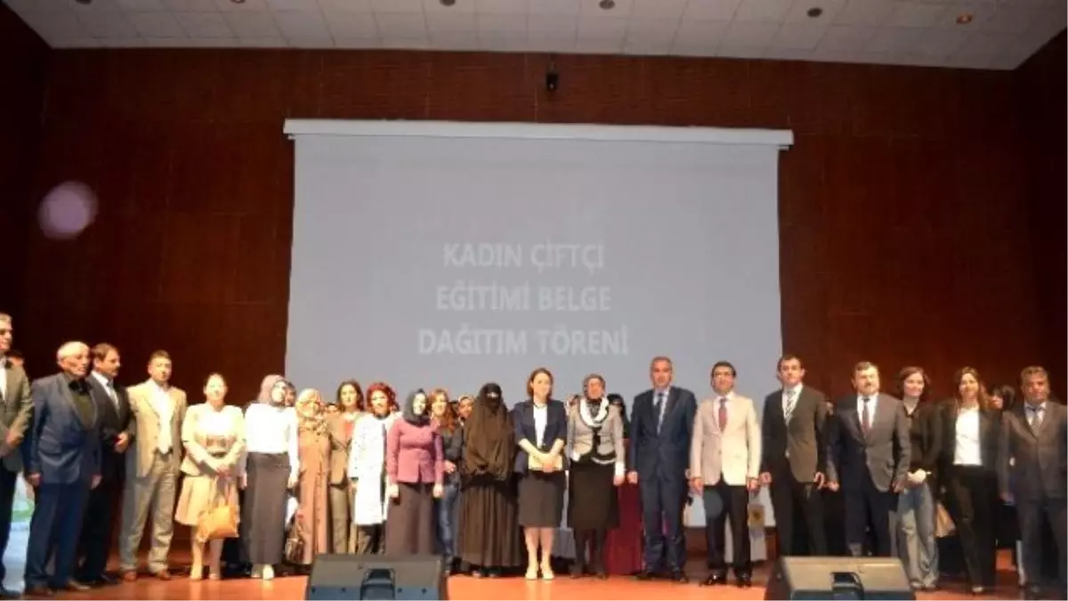 Kadın Çiftçi Eğitimi Projesi" Belge Dağıtım Töreni