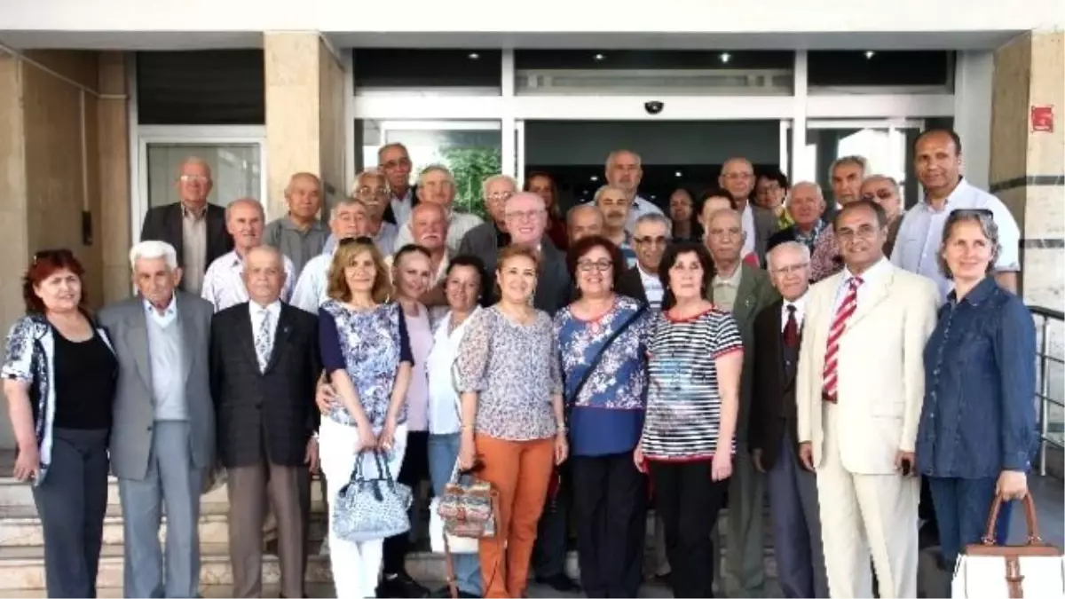 Köy Enstitülüler Derneği Üyelerinden Başkan Kurt\'a Teşekkür Ziyareti