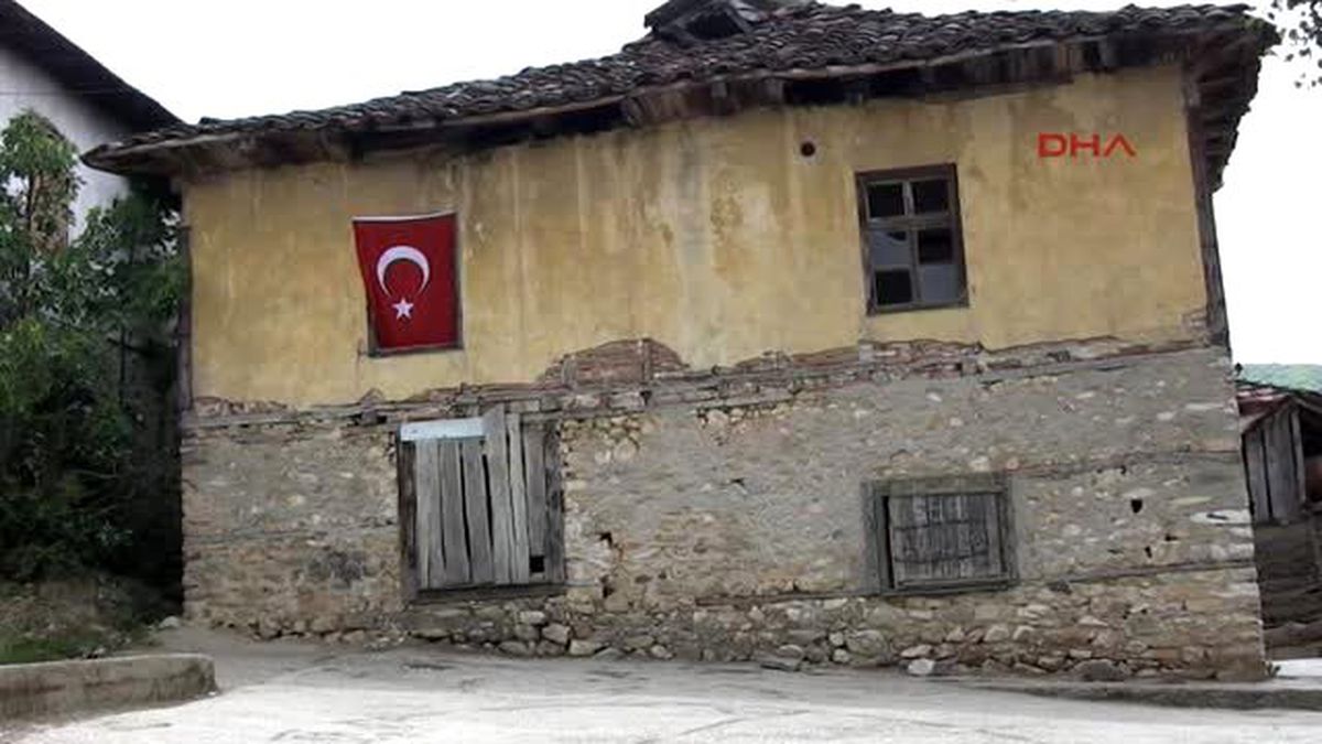 Makedonya?da Her Haneye Bir Bayrak, Bir Türkçe Mealli Kuran-ı Kerim, Bir de Türkçe Sözlük Dağıtımı...