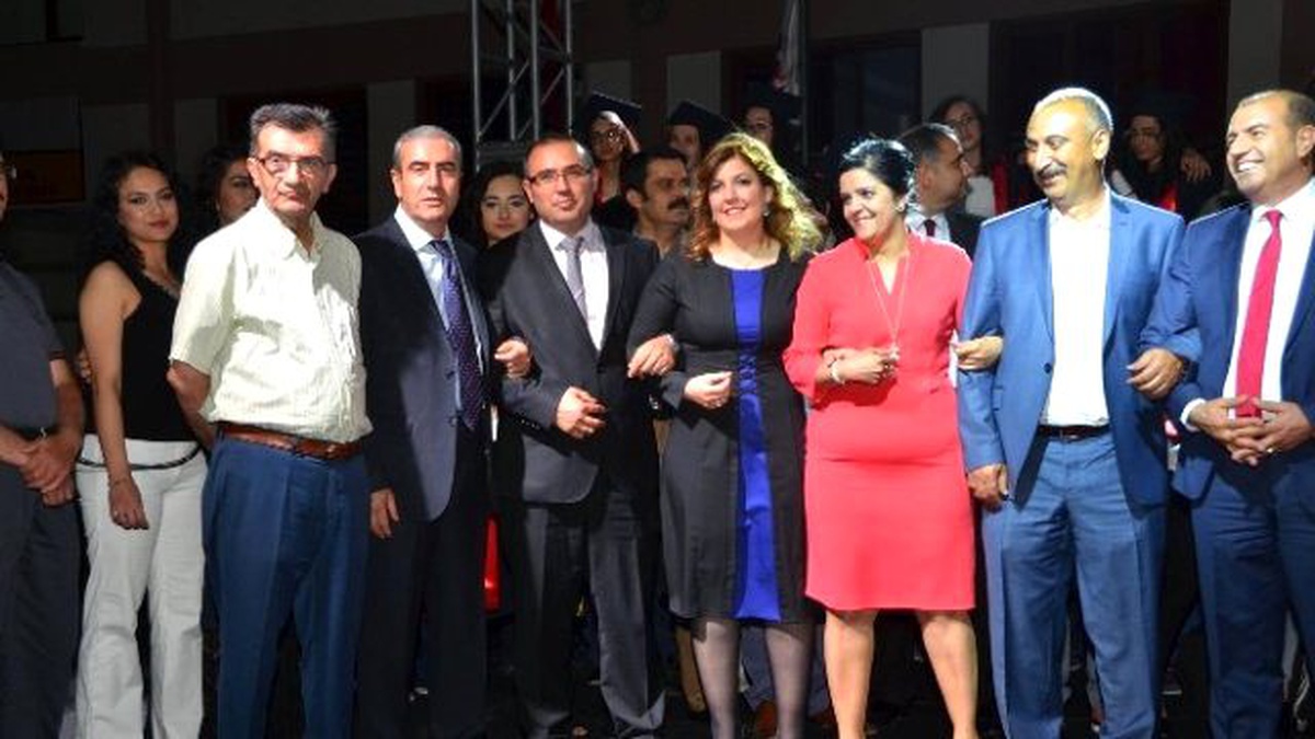 Mezuniyetlerini Kep Fırlatarak Kutladılar