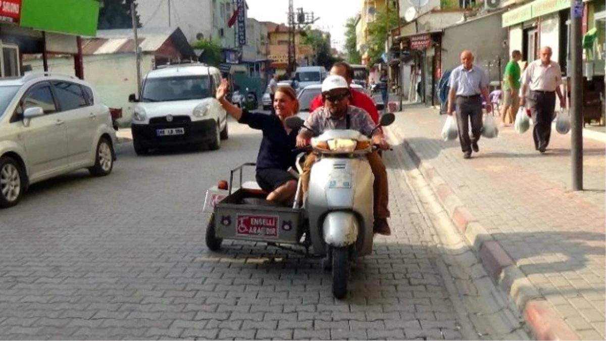 MHP\'li Kadın Aday Sepetli Motosikletle Seçim Turu Attı