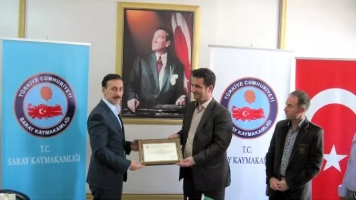 Saray Kaymakamı Çiçekli İran Heyetiyle Bir Araya Geldi