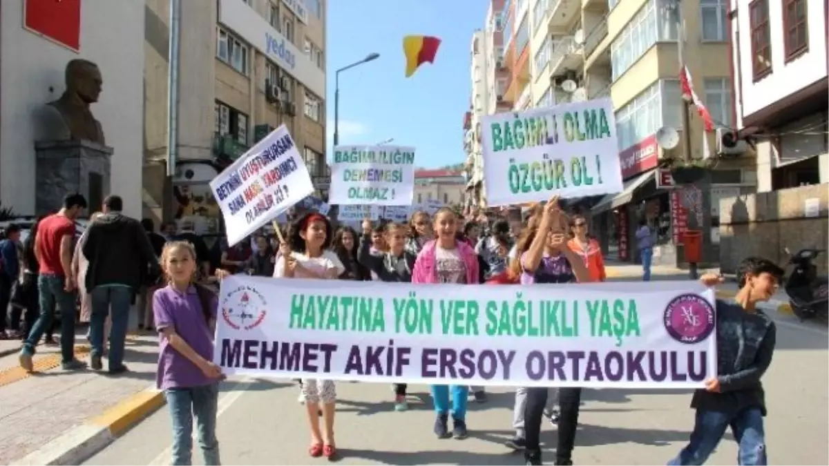 Sinoplu Çocuklar Madde Bağımlılığına Karşı Yürüdü