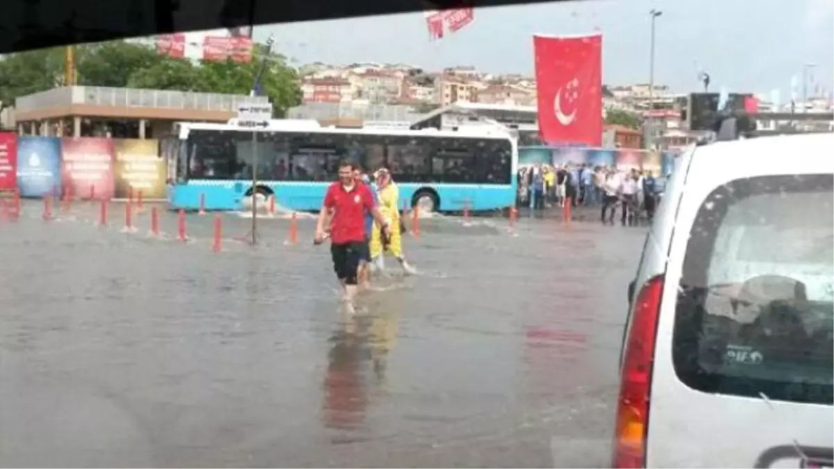 Üsküdar Meydanı Göle Döndü