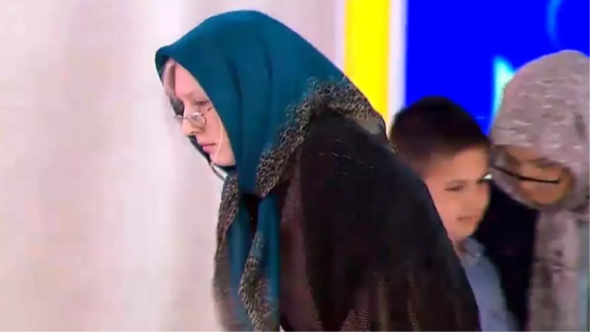 127.bölüm Çağla Çetinöz\'ün İlk Konsept Podyum Yürüyüşü