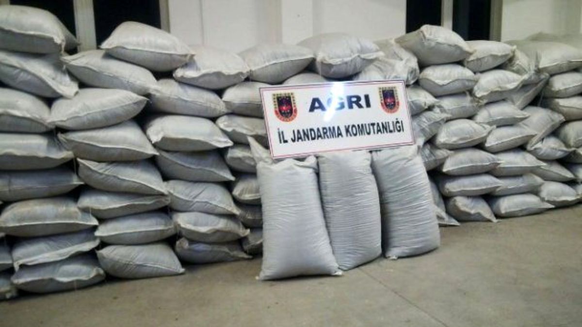 Ağrı\'da 3 Ton Kaçak Çay Ele Geçirildi