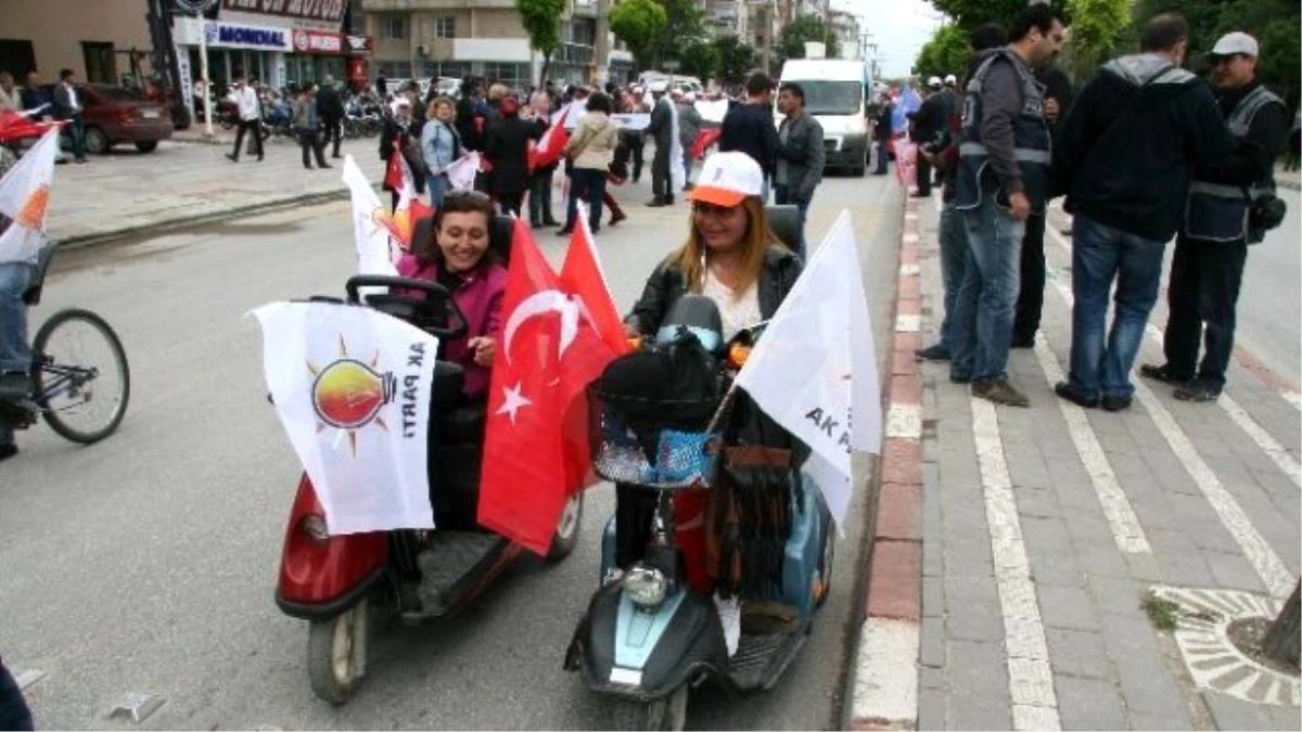 AK Parti Afyonkarahisar İl Teşkilatından "Sevgi Yürüyüşü"