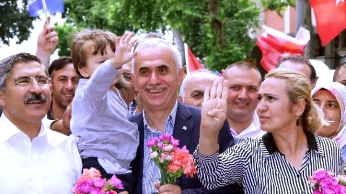 AK Parti Milletvekili Adayları, Seçim Çalışmasını Sevgi Yürüyüşleriyle Tamamladı