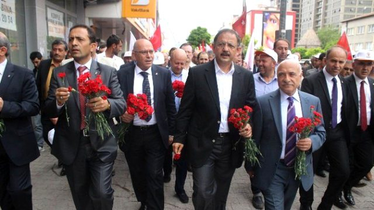 Ak Partili Adaylar \'Büyük Yürüyüş\'te Buluştu