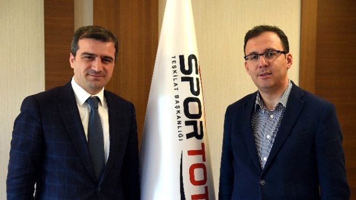 Akçakoca Belediyesi Osmaniye Mahallesine Yeni Futbol Sahası Kazandırıyor