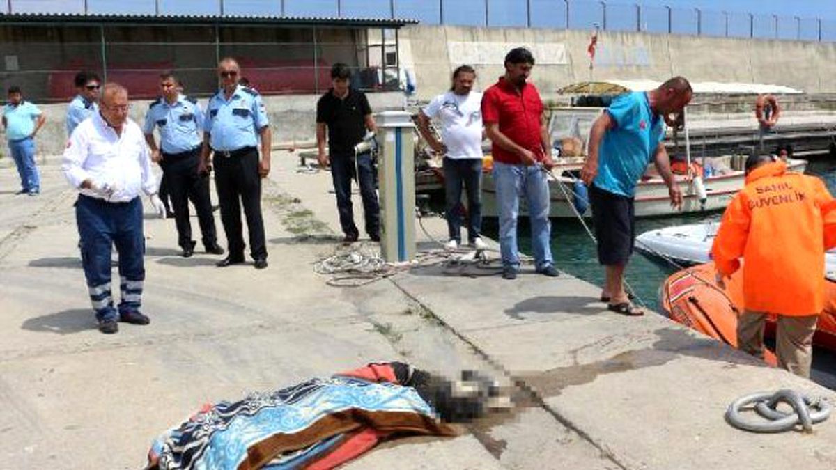 Alanya\'da Denizden Çürümüş Ceset Çıkarıldı